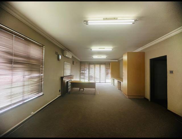 330M² OFFICE TO LET IN KENLEAF